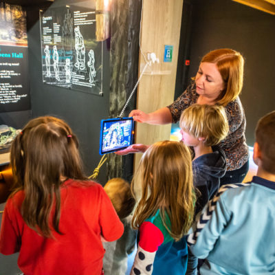kids in museum 4