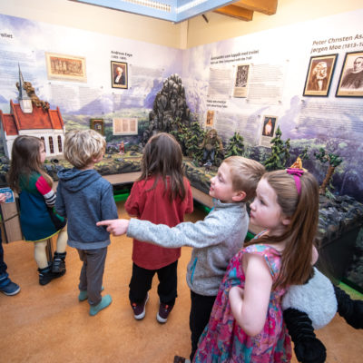 kids in museum 6